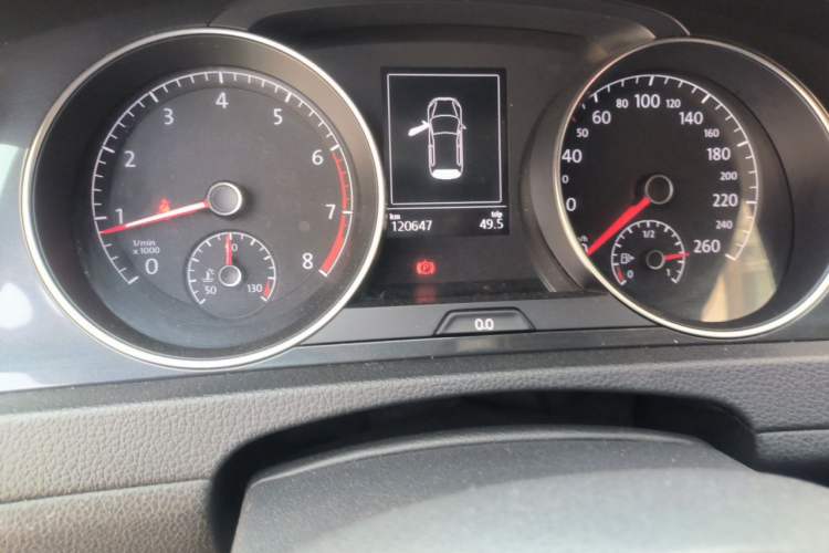 Used Volkswagen Golf 2017 230TSI Automatic Comfort Edition – Celebrating Milestone of One Million Units Odometer Close Up