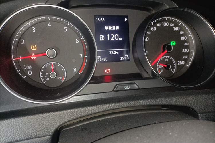 Used Volkswagen Golf 2017 1.6L Automatic Comfort Million-Vehicle Anniversary Edition Odometer Close Up
