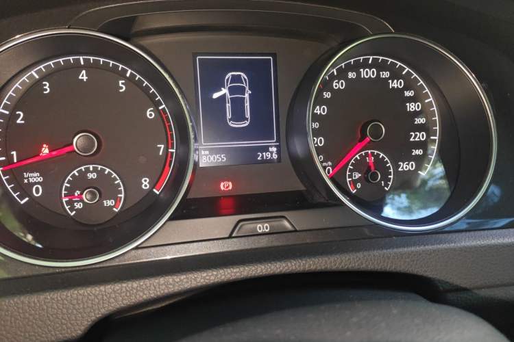 Used Volkswagen Golf 2017 230TSI Automatic Luxury Million-Vehicle Commemorative Edition Odometer Close Up