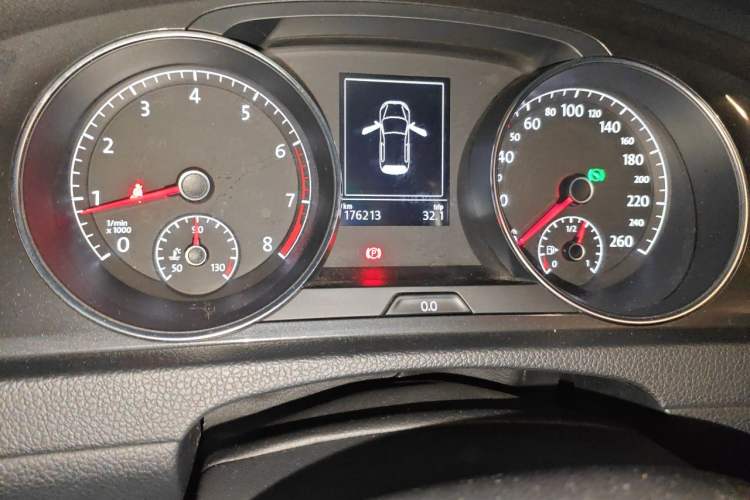 Used Volkswagen Golf 2017 230TSI Automatic Comfort Edition – Celebrating Milestone of One Million Units Odometer Close Up