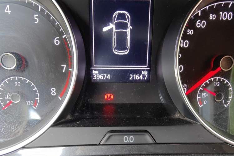 Used Volkswagen Golf 2017 230TSI Automatic Luxury Million-Vehicle Commemorative Edition Odometer Close Up