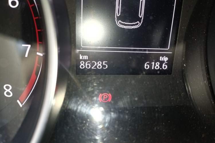 Used Volkswagen Golf 2017 1.6L Automatic Comfort Million-Vehicle Anniversary Edition Odometer Close Up