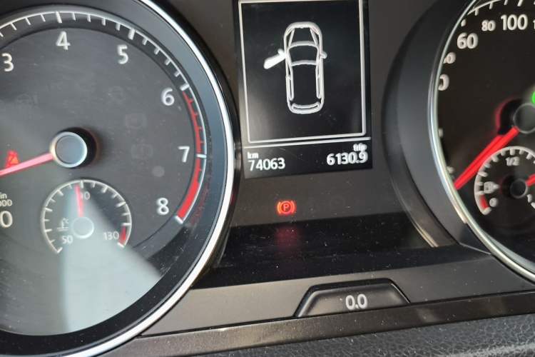 Used Volkswagen Golf 2017 230TSI Automatic Luxury Million-Vehicle Commemorative Edition Odometer Close Up