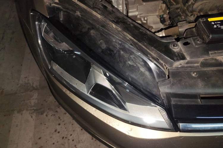 Used Volkswagen Golf 2017 1.6L Automatic Comfort Million-Vehicle Anniversary Edition Right Front Headlight