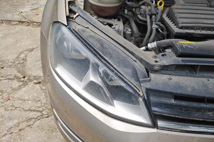 Used Volkswagen Golf 2017 230TSI Automatic Comfort Edition – Celebrating Milestone of One Million Units Right Front Headlight
