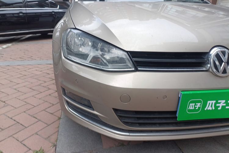 Used Volkswagen Golf 2017 1.6L Automatic Comfort Million-Vehicle Anniversary Edition Right Front Headlight