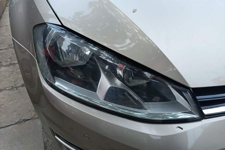 Used Volkswagen Golf 2017 1.6L Automatic Comfort Million-Vehicle Anniversary Edition Right Front Headlight