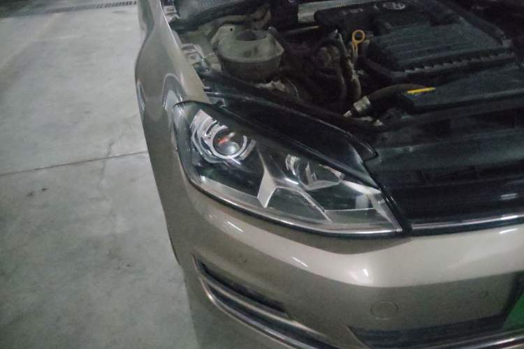 Used Volkswagen Golf 2017 230TSI Automatic Comfort Edition – Celebrating Milestone of One Million Units Right Front Headlight