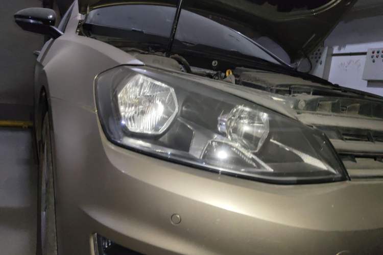 Used Volkswagen Golf 2017 1.6L Automatic Comfort Million-Vehicle Anniversary Edition Right Front Headlight
