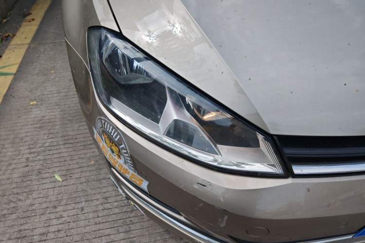Used Volkswagen Golf 2017 230TSI Automatic Comfort Edition – Celebrating Milestone of One Million Units Right Front Headlight