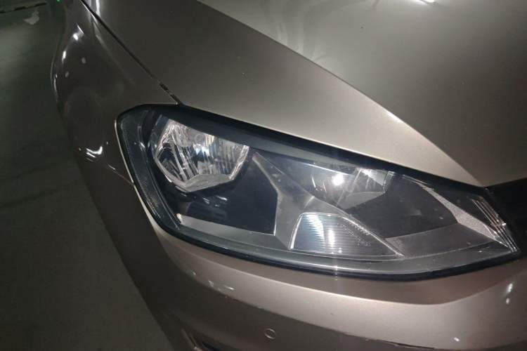Used Volkswagen Golf 2017 1.6L Automatic Comfort Million-Vehicle Anniversary Edition Right Front Headlight