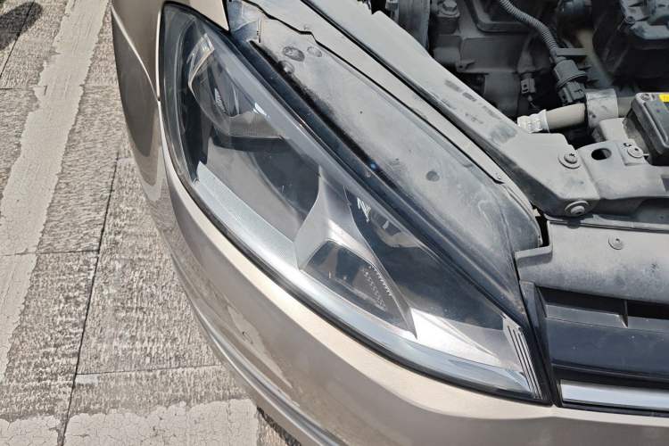 Used Volkswagen Golf 2017 1.6L Automatic Comfort Million-Vehicle Anniversary Edition Right Front Headlight