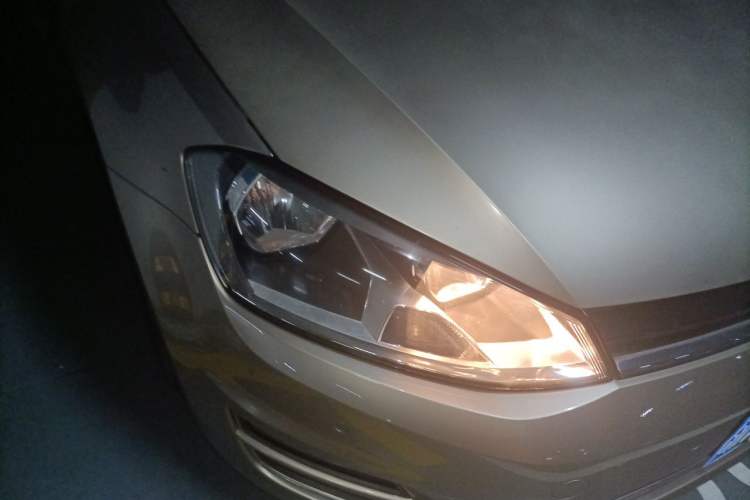 Used Volkswagen Golf 2017 1.6L Automatic Comfort Million-Vehicle Anniversary Edition Right Front Headlight