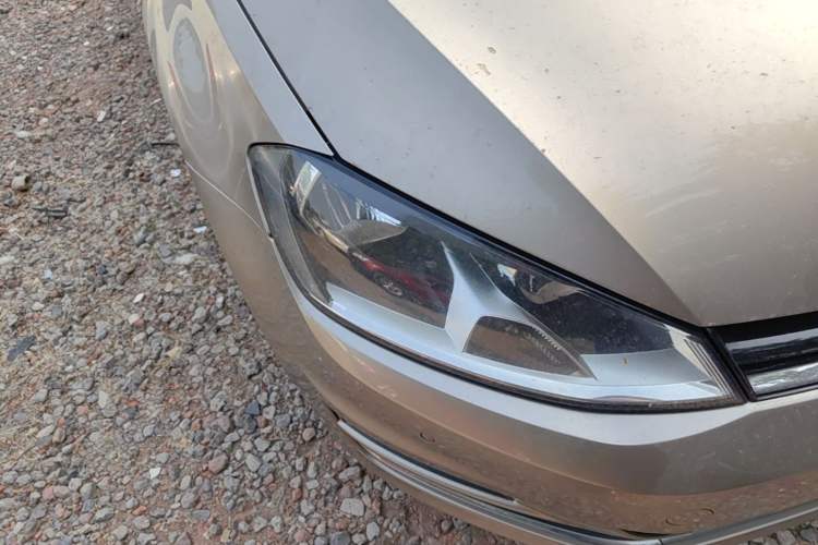 Used Volkswagen Golf 2017 1.6L Automatic Comfort Million-Vehicle Anniversary Edition Right Front Headlight