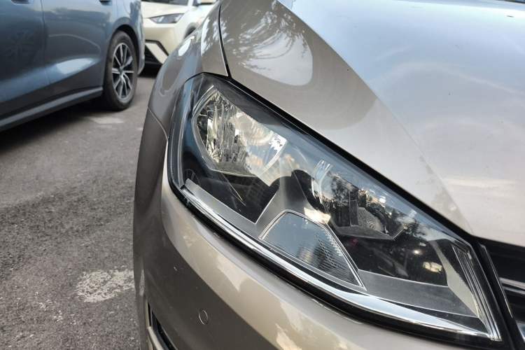 Used Volkswagen Golf 2017 230TSI Automatic Luxury Million-Vehicle Commemorative Edition Right Front Headlight