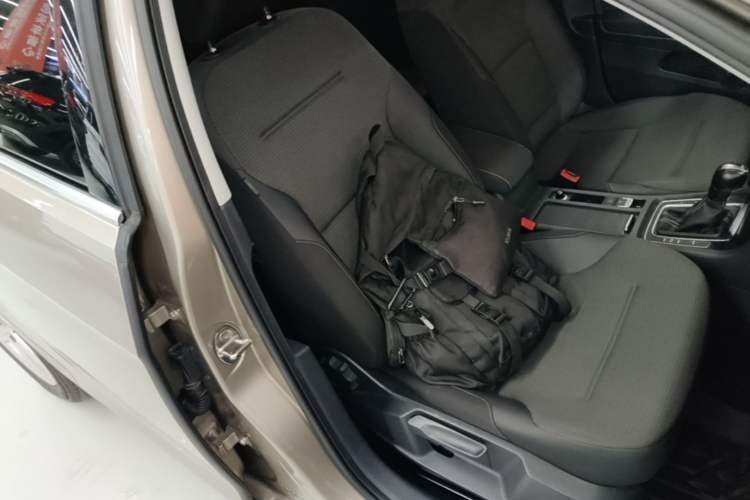 Used Volkswagen Golf 2017 230TSI Automatic Comfort Edition – Celebrating Milestone of One Million Units Right Front Seat