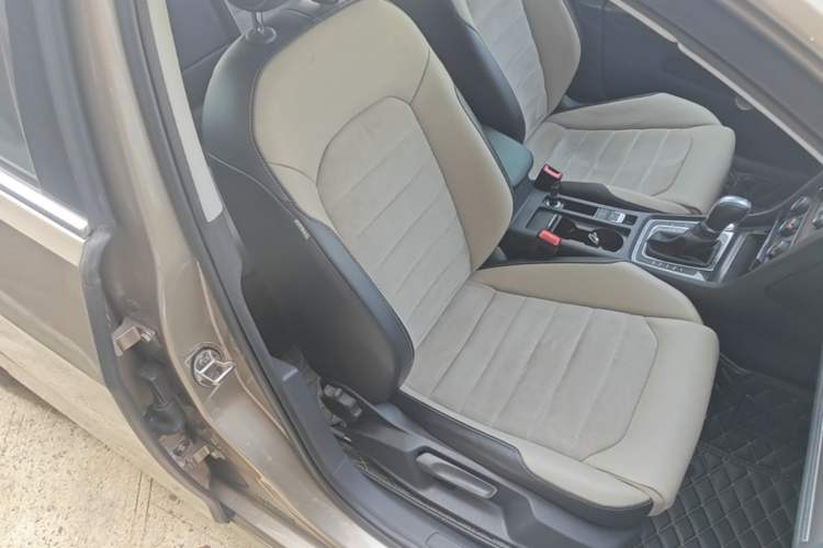 Used Volkswagen Golf 2017 230TSI Automatic Luxury Million-Vehicle Commemorative Edition Right Front Seat