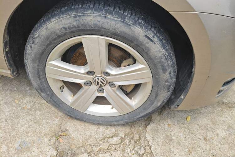 Used Volkswagen Golf 2017 230TSI Automatic Comfort Edition – Celebrating Milestone of One Million Units Right Front Wheel Hub