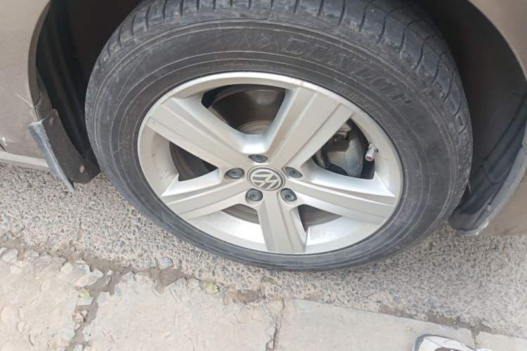 Used Volkswagen Golf 2017 1.6L Automatic Comfort Million-Vehicle Anniversary Edition Right Front Wheel Hub