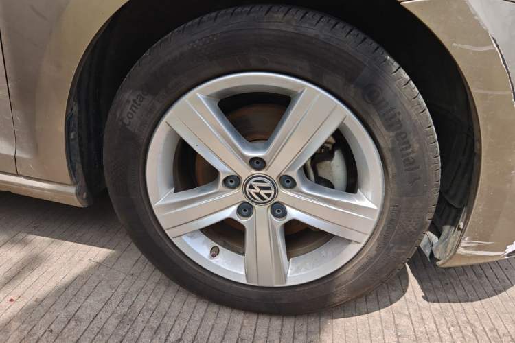 Used Volkswagen Golf 2017 230TSI Automatic Comfort Edition – Celebrating Milestone of One Million Units Right Front Wheel Hub