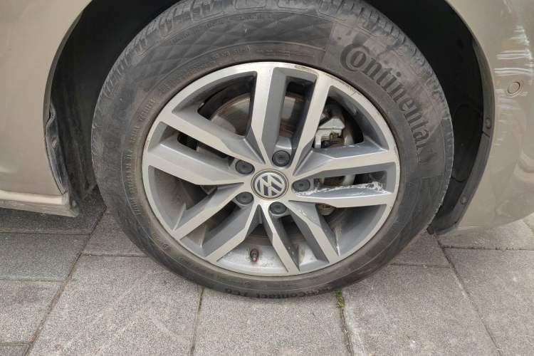 Used Volkswagen Golf 2017 230TSI Automatic Luxury Million-Vehicle Commemorative Edition Right Front Wheel Hub