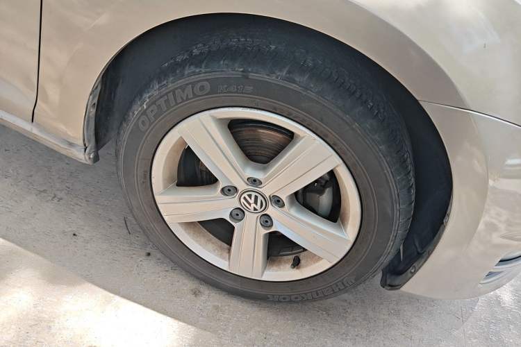Used Volkswagen Golf 2017 1.6L Automatic Comfort Million-Vehicle Anniversary Edition Right Front Wheel Hub