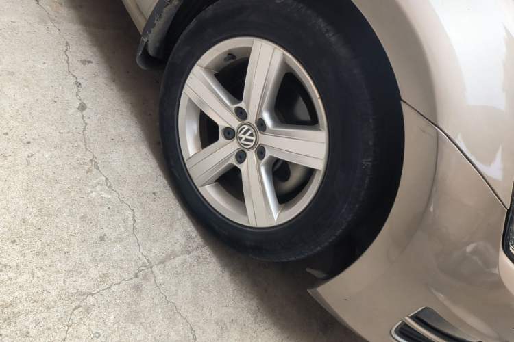 Used Volkswagen Golf 2017 230TSI Automatic Comfort Edition – Celebrating Milestone of One Million Units Right Front Wheel Hub