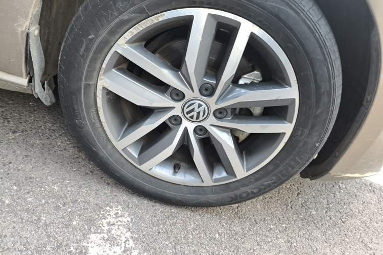 Used Volkswagen Golf 2017 230TSI Automatic Luxury Million-Vehicle Commemorative Edition Right Front Wheel Hub
