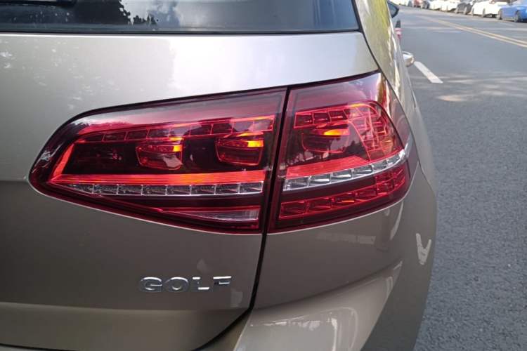 Used Volkswagen Golf 2017 1.6L Automatic Comfort Million-Vehicle Anniversary Edition Right Rear Taillight