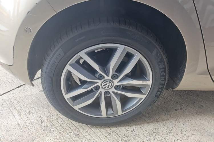 Used Volkswagen Golf 2017 230TSI Automatic Luxury Million-Vehicle Commemorative Edition Right Rear Wheel Hub