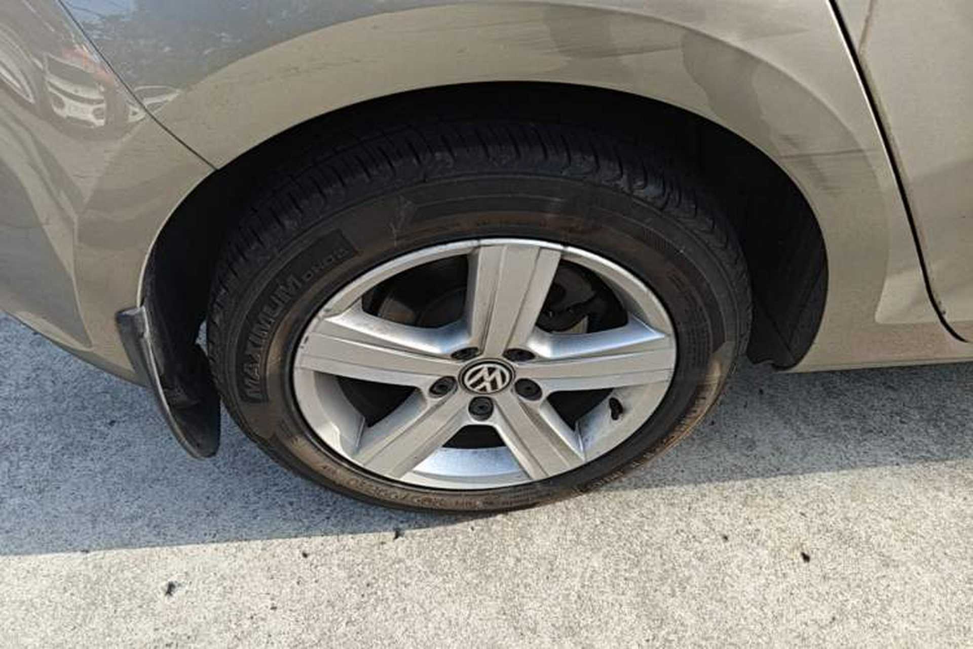 Used Volkswagen Golf 2017 1.6L Automatic Comfort Million-Vehicle Anniversary Edition Right Rear Wheel Hub