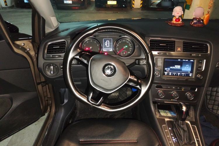 Used Volkswagen Golf 2017 1.6L Automatic Comfort Million-Vehicle Anniversary Edition Steering Wheel