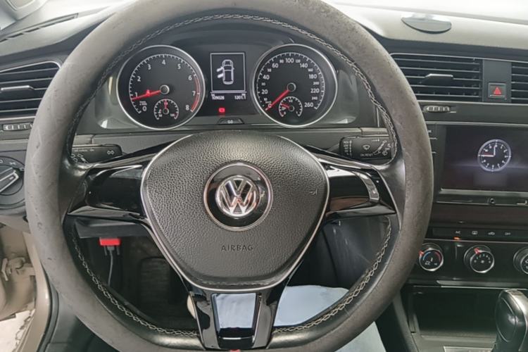 Used Volkswagen Golf 2017 230TSI Automatic Comfort Edition – Celebrating Milestone of One Million Units Steering Wheel