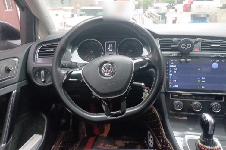 Used Volkswagen Golf 2017 1.6L Automatic Comfort Million-Vehicle Anniversary Edition Steering Wheel