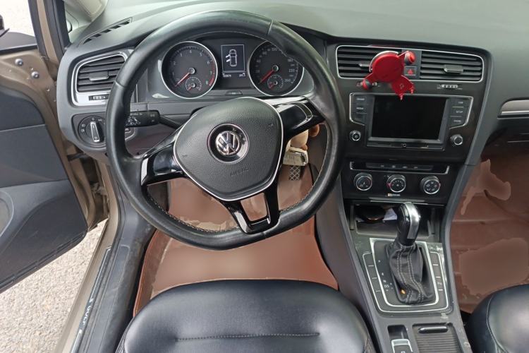 Used Volkswagen Golf 2017 1.6L Automatic Comfort Million-Vehicle Anniversary Edition Steering Wheel