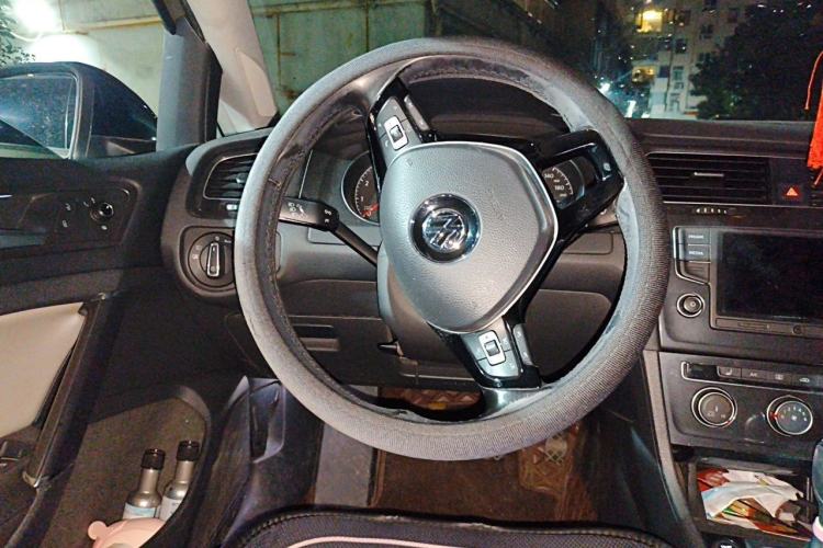 Used Volkswagen Golf 2017 230TSI Automatic Luxury Million-Vehicle Commemorative Edition Steering Wheel