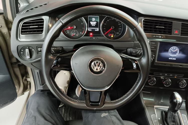Used Volkswagen Golf 2017 230TSI Automatic Comfort Edition – Celebrating Milestone of One Million Units Steering Wheel
