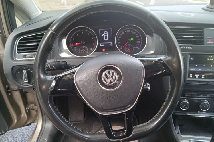 Used Volkswagen Golf 2017 1.6L Automatic Comfort Million-Vehicle Anniversary Edition Steering Wheel