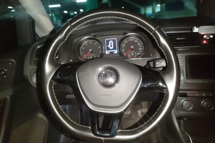 Used Volkswagen Golf 2017 230TSI Automatic Comfort Edition – Celebrating Milestone of One Million Units Steering Wheel