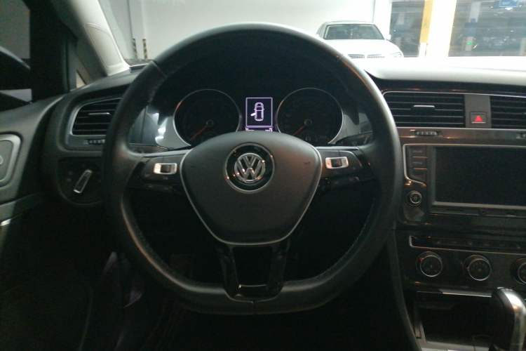 Used Volkswagen Golf 2017 230TSI Automatic Luxury Million-Vehicle Commemorative Edition Steering Wheel
