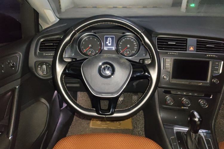 Used Volkswagen Golf 2017 1.6L Automatic Comfort Million-Vehicle Anniversary Edition Steering Wheel