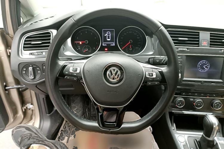 Used Volkswagen Golf 2017 230TSI Automatic Luxury Million-Vehicle Commemorative Edition Steering Wheel