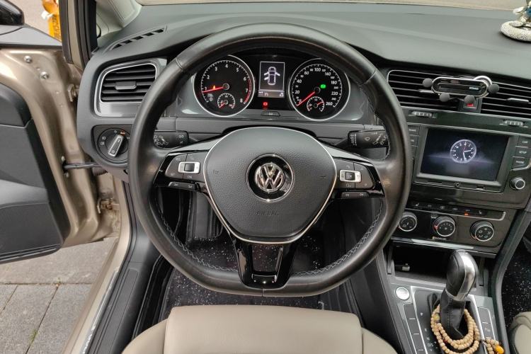 Used Volkswagen Golf 2017 230TSI Automatic Luxury Million-Vehicle Commemorative Edition Steering Wheel