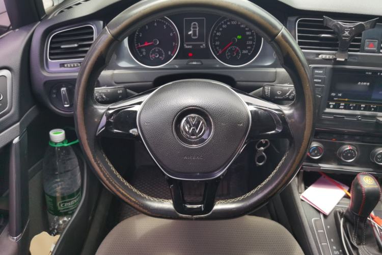 Used Volkswagen Golf 2017 230TSI Automatic Comfort Edition – Celebrating Milestone of One Million Units Steering Wheel