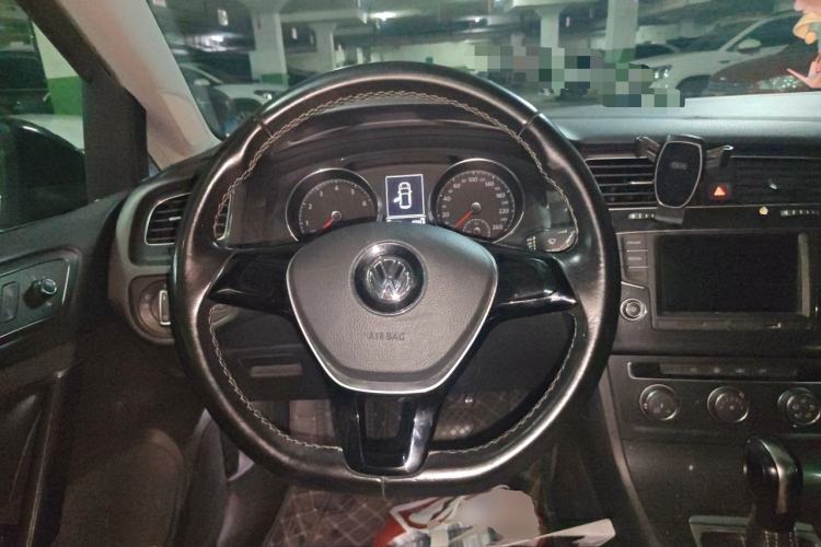 Used Volkswagen Golf 2017 1.6L Automatic Comfort Million-Vehicle Anniversary Edition Steering Wheel