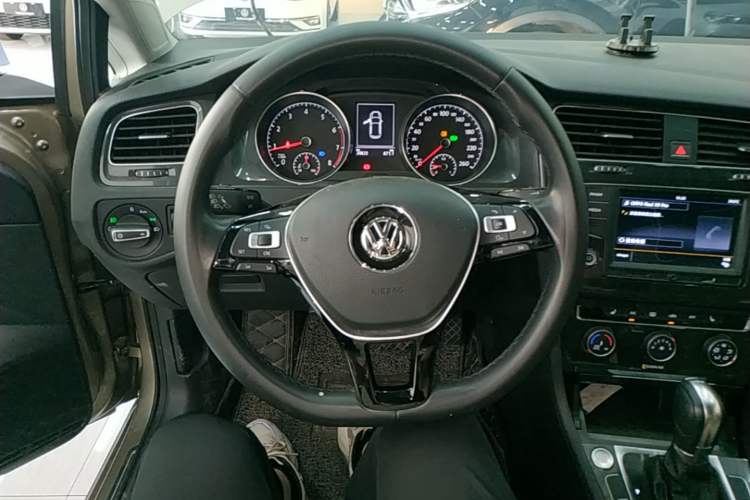 Used Volkswagen Golf 2017 230TSI Automatic Luxury Million-Vehicle Commemorative Edition Steering Wheel