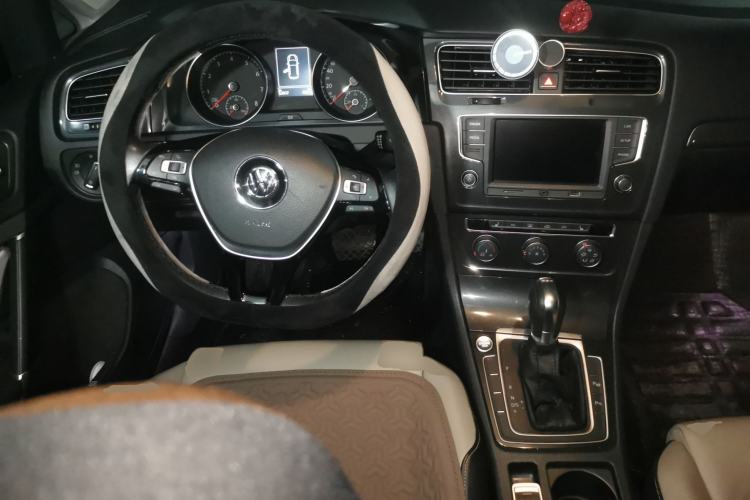 Used Volkswagen Golf 2017 230TSI Automatic Luxury Million-Vehicle Commemorative Edition Steering Wheel