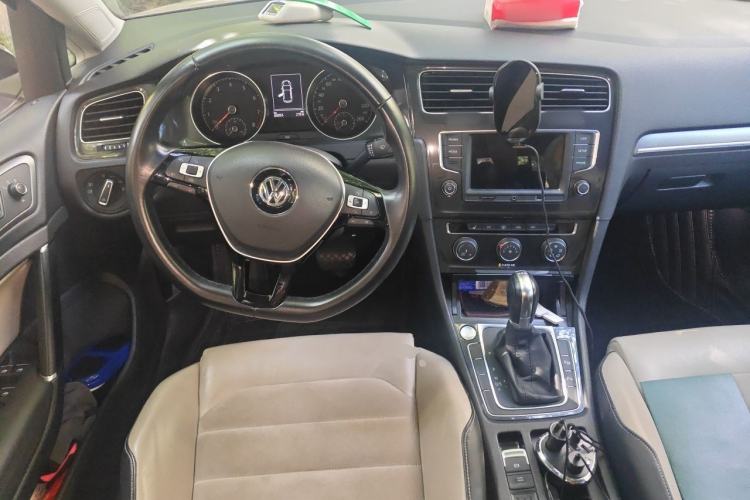 Used Volkswagen Golf 2017 230TSI Automatic Luxury Million-Vehicle Commemorative Edition Steering Wheel