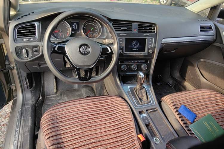 Used Volkswagen Golf 2017 1.6L Automatic Comfort Million-Vehicle Anniversary Edition Steering Wheel