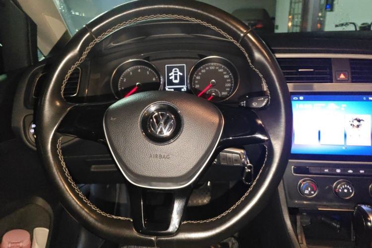 Used Volkswagen Golf 2017 230TSI Automatic Comfort Edition – Celebrating Milestone of One Million Units Steering Wheel